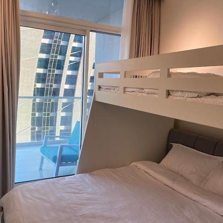 Appartamento New Luxury Modern Canal View. Dubai Esterno foto