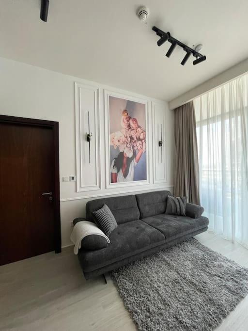 Appartamento New Luxury Modern Canal View. Dubai Esterno foto