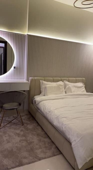 Appartamento New Luxury Modern Canal View. Dubai Esterno foto
