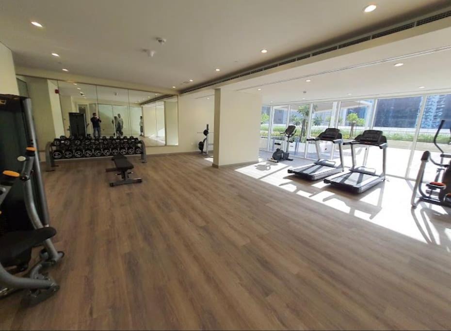 Appartamento New Luxury Modern Canal View. Dubai Esterno foto