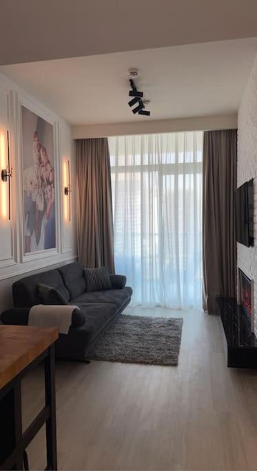 Appartamento New Luxury Modern Canal View. Dubai Esterno foto
