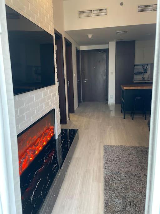 Appartamento New Luxury Modern Canal View. Dubai Esterno foto